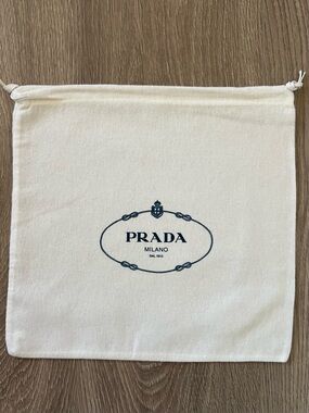 Prada dust bag (C884)